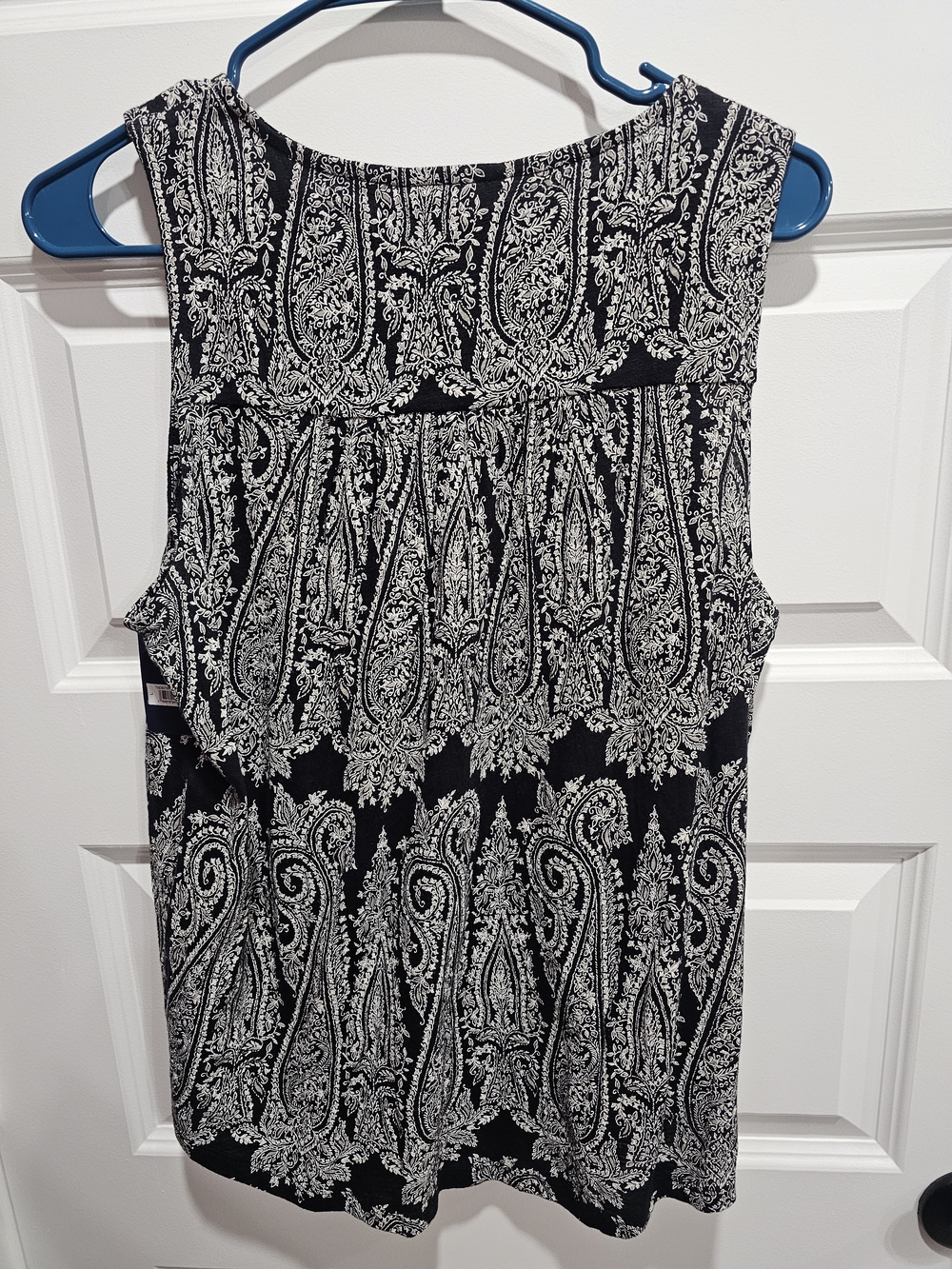 Lucky Brand Black and White Paisley Sleeveless Tank - Picture 4 of 4